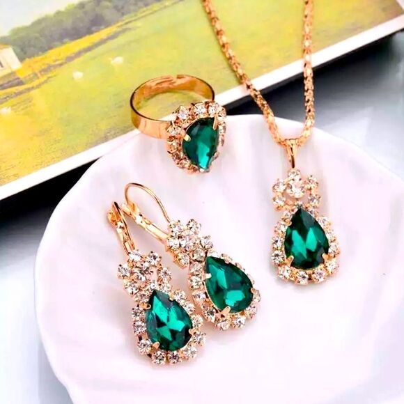 💚Green Emerald Gold Plated Crystal Rhinestones Jewelry Set - Picture 1 of 3